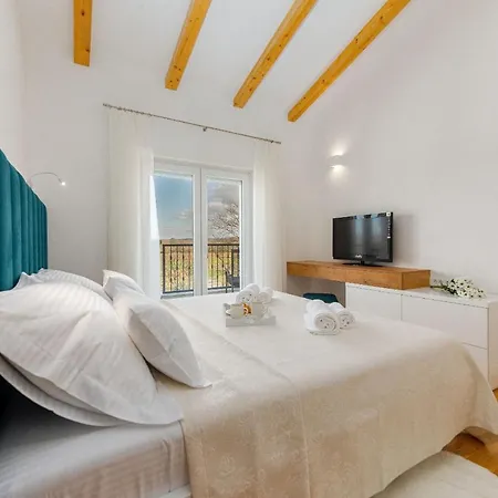 Villa Marijana *